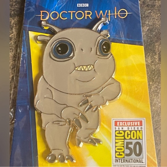 DOCTOW WHO collector pin PTING NEW IN PACKAGE - Picture 1 of 2